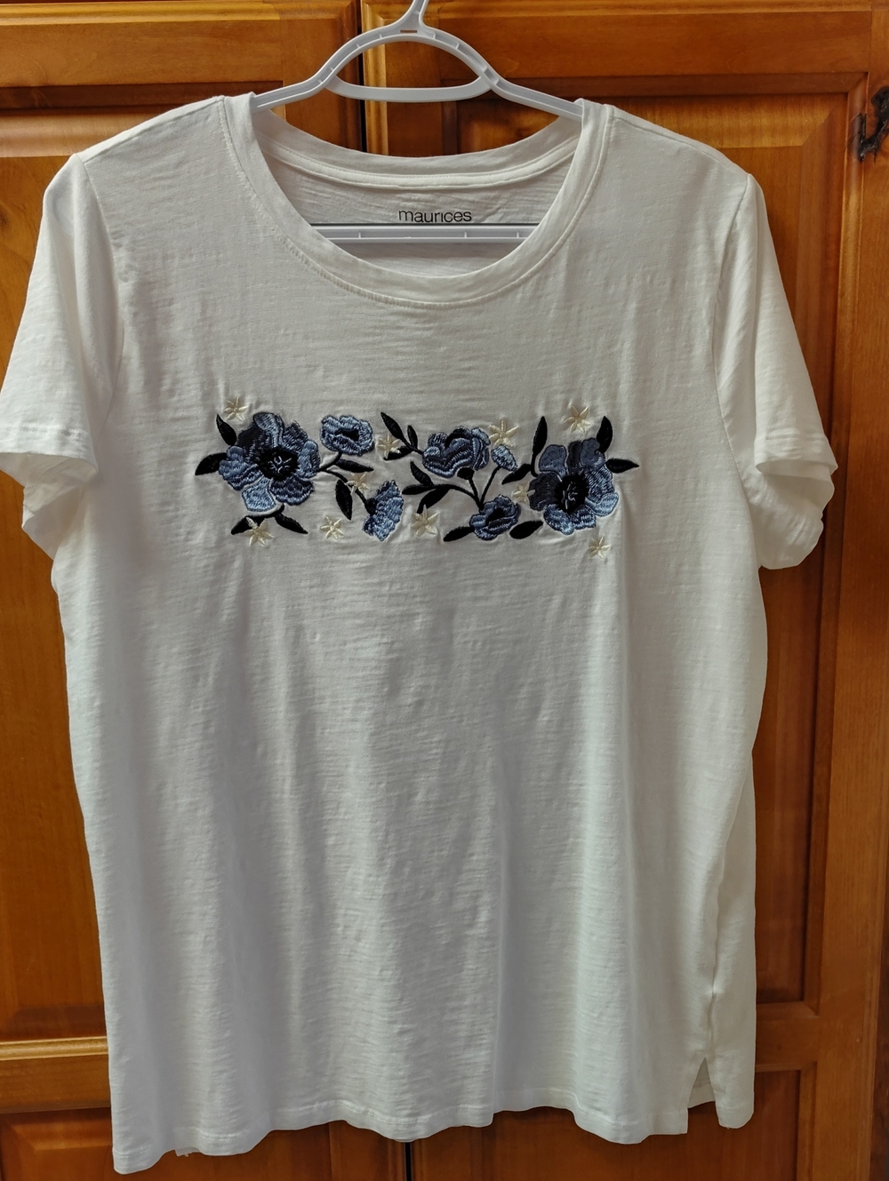 Maurices White Tee with Blue Floral Embroidery Large